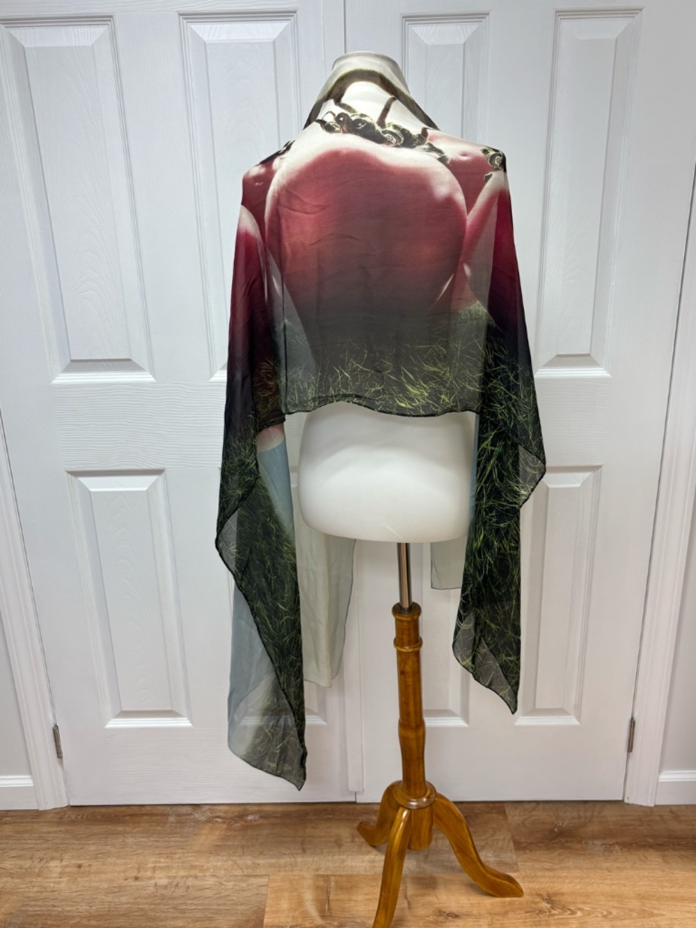 Edward Roth - New York - Hand Paint Silk Scarf - 80"x25". NEW‎ in Bag. - Picture 3 of 16